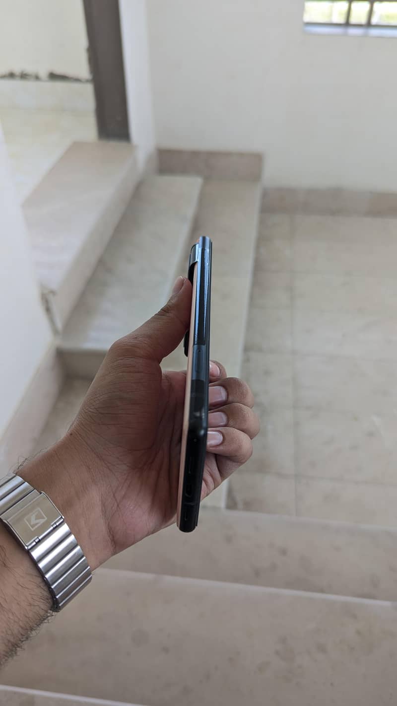 Google Pixel 6 Mint Condition 4