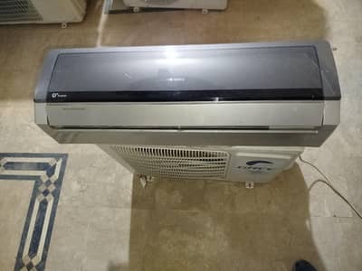 Gree 1 ton d,c inverter