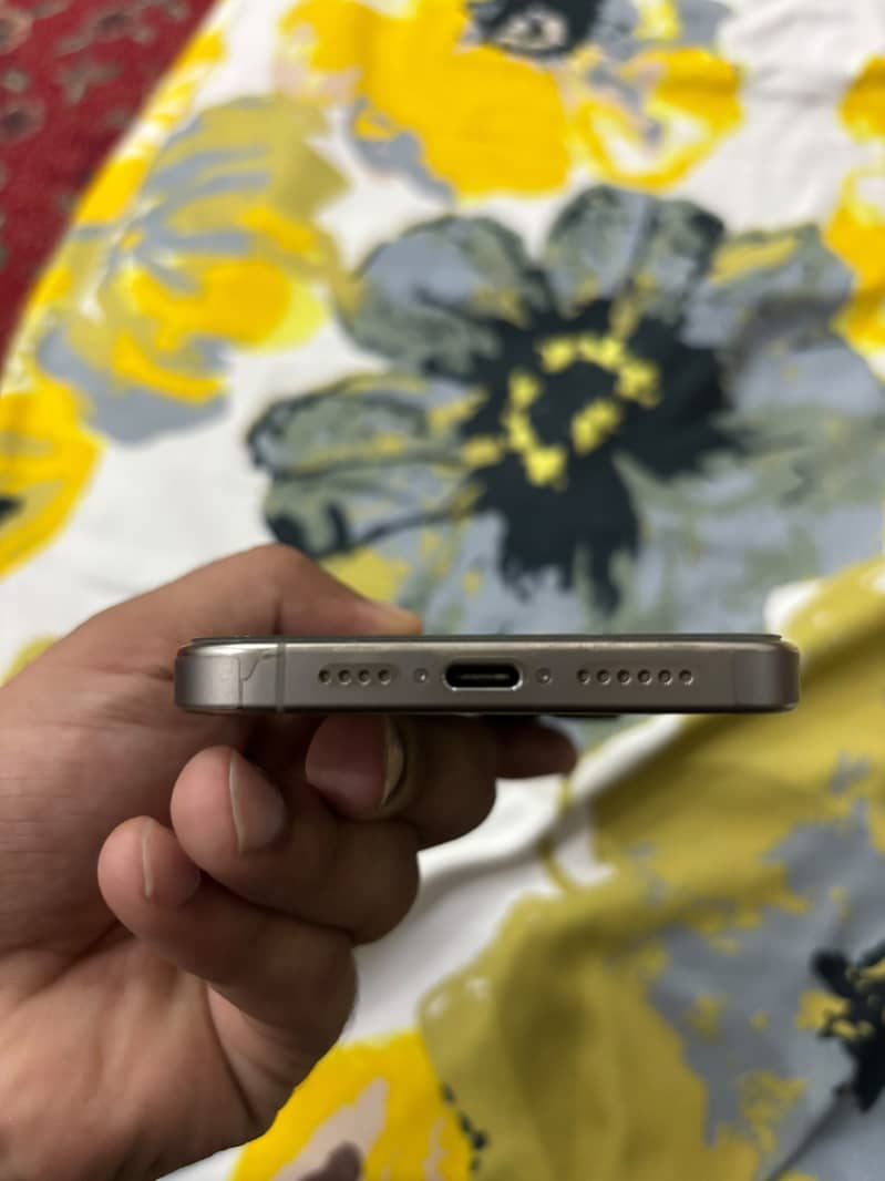 iPhone 15 pro max 4