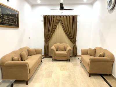 6 Seeter Sofa Set Urgent Sale