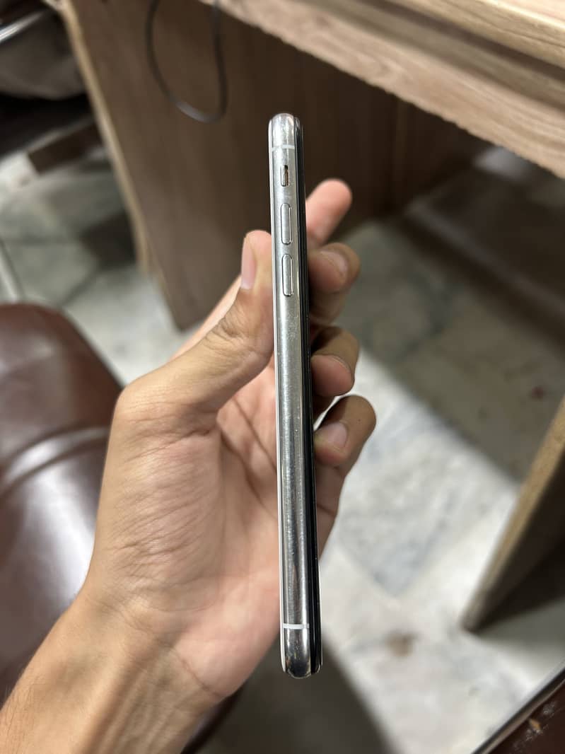 Apple iPhone X 3