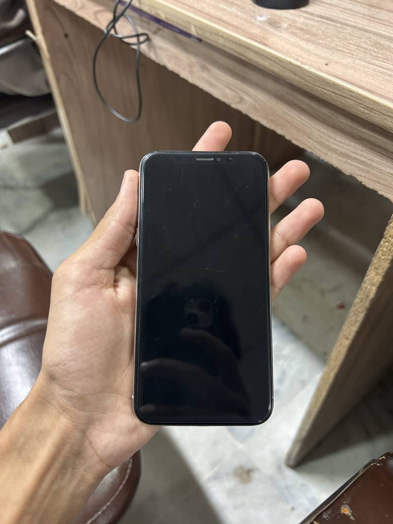 Apple iPhone X 4