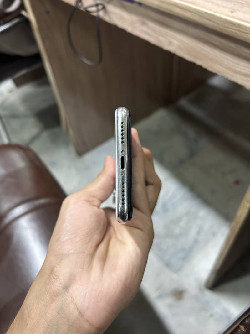 Apple iPhone X 5