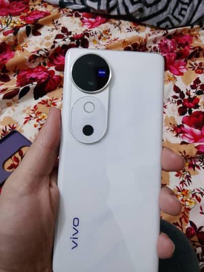 Vivo V40