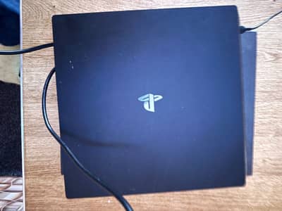 PS 4 Salim 10/10 condition
