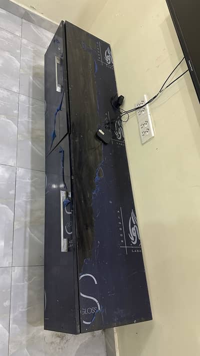 Modern 6ft TV Console / TV Unit – MDF & Metal Legs – Like New