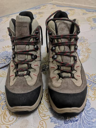 Hiking Shoes Quechua. Size UK 8