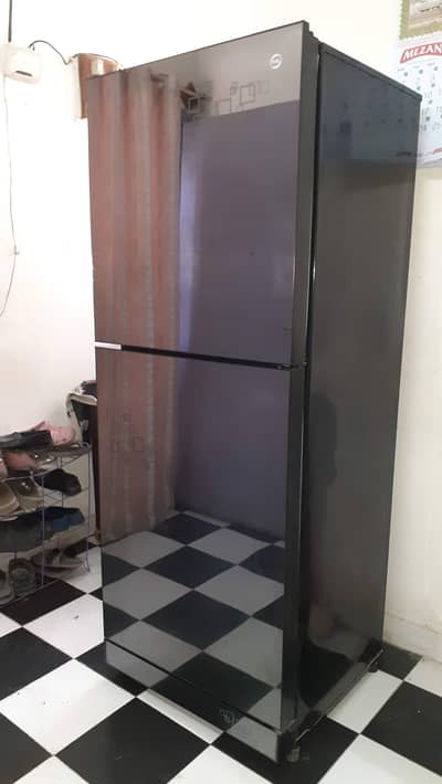 Pel Fridge 18cube full size glass full front