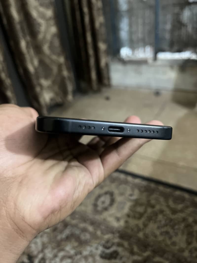 Apple iPhone 16 Plus 0