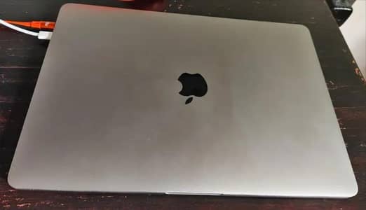 MacBook Pro 2019 with touchbar