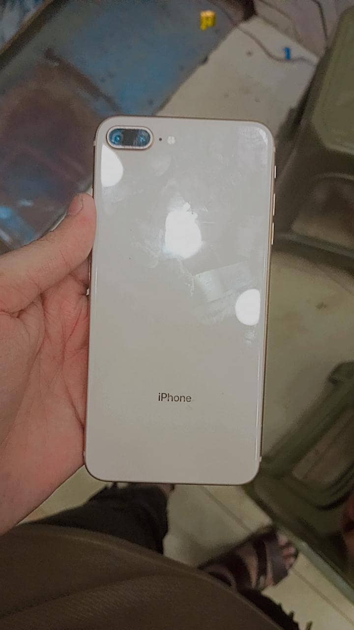 Apple iPhone 8 Plus 0