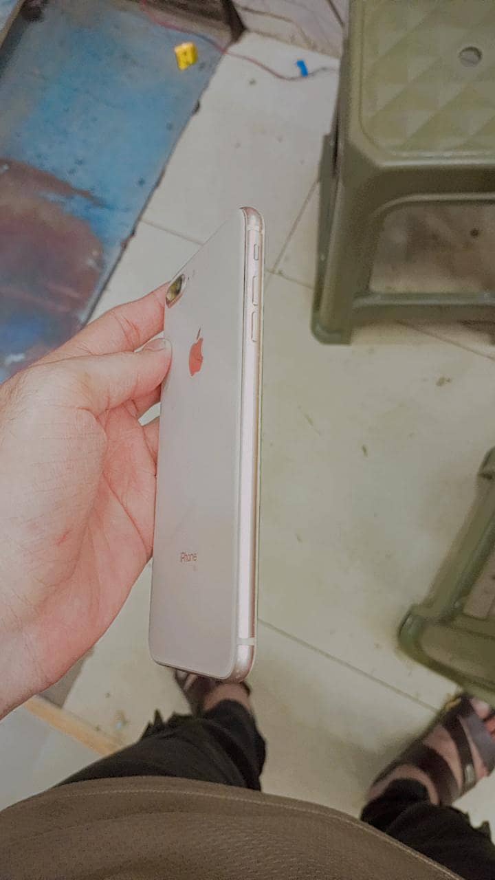 Apple iPhone 8 Plus 2