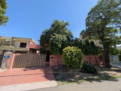 SYED BROTHERS PROUDLY OFFERS: 1-Kanal Elegant And Fully Maintained Bungalow Is Available In The Best Block Of DHA Lahore.