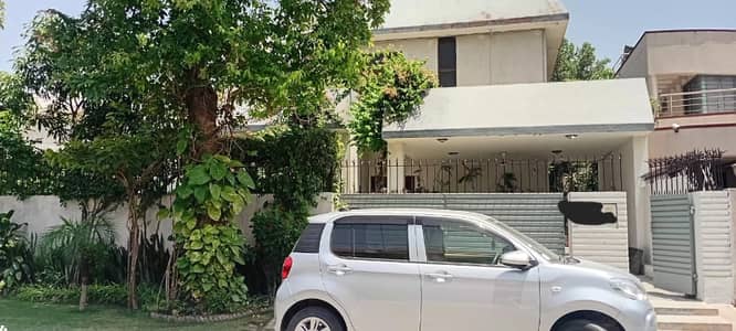 SYED BROTHERS PROUDLY OFFERS: 1 Kanal Elegant And Fully Maintained Bungalow Is Available In The Best Block Of DHA Lahore.