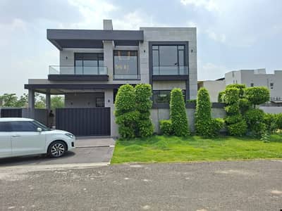 SYED BROTHERS PROUDLY OFFERS: 1-Kanal Elegant And Fully Maintained Modern Bungalow Is Available In The Best Block Of DHA Lahore.