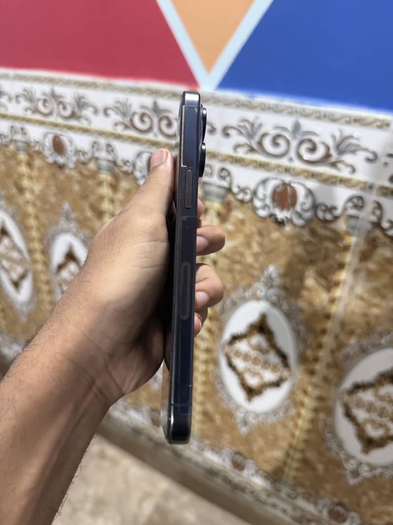 Apple iPhone 15 Pro Max 2
