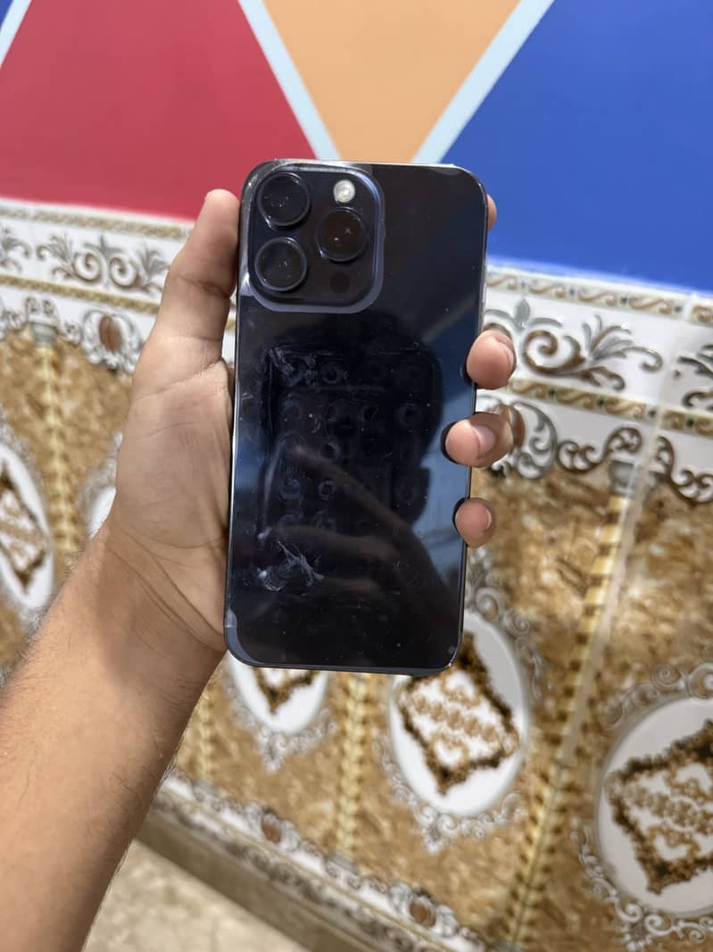 Apple iPhone 15 Pro Max 4