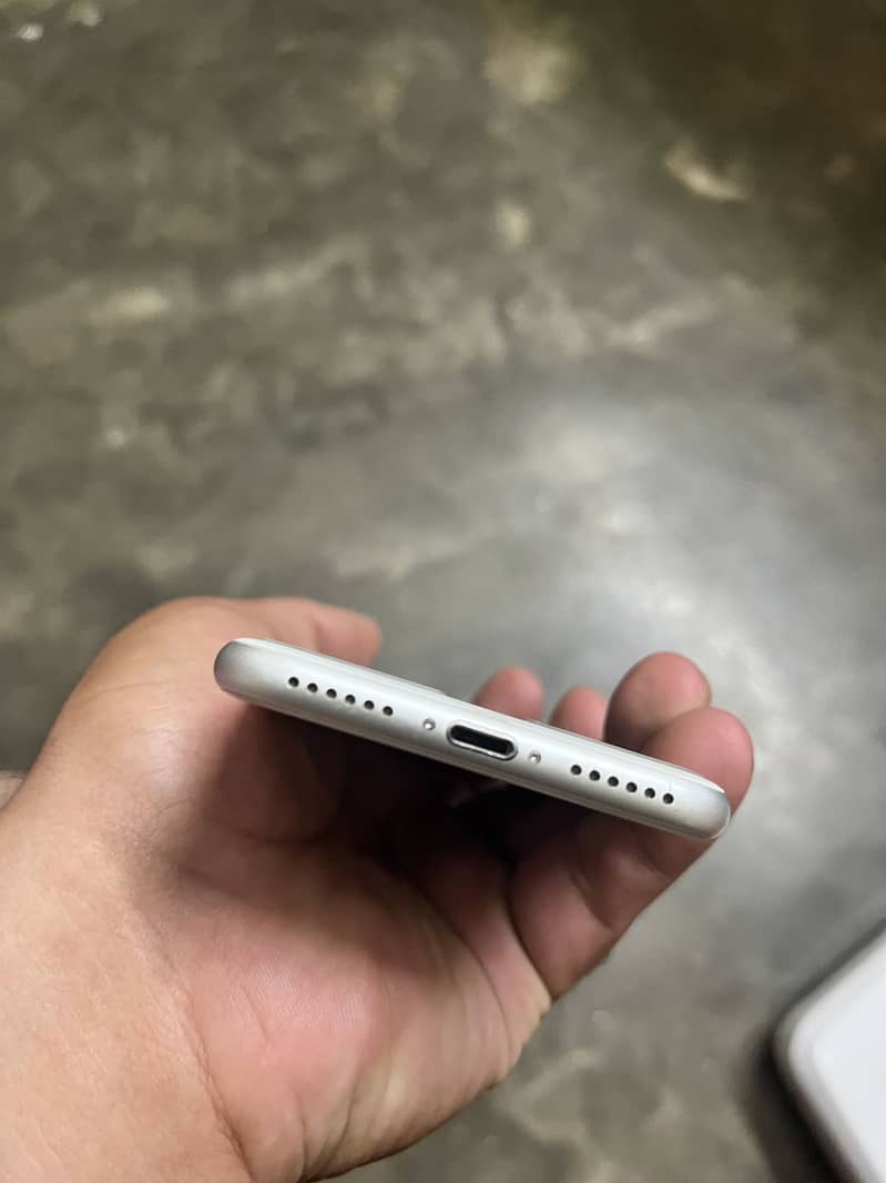 Apple iPhone 8 1
