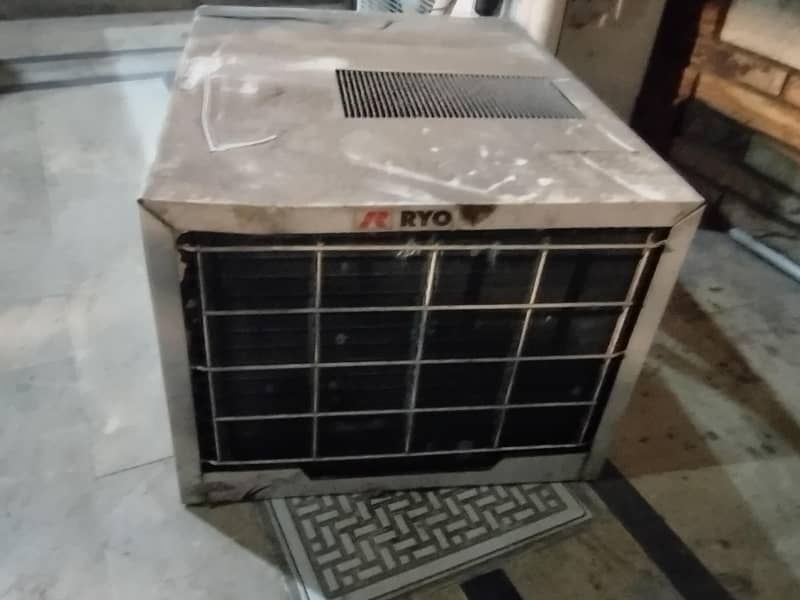 window AC 2