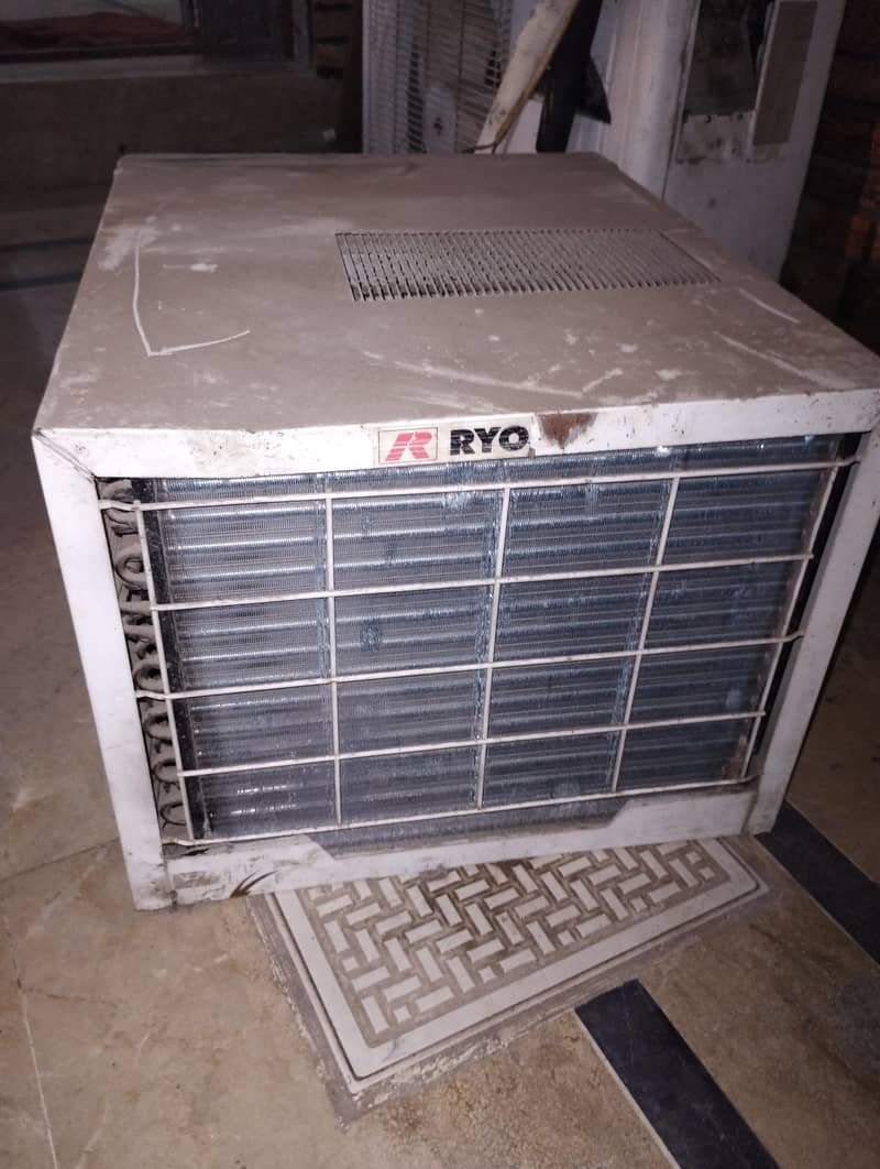 window AC 3