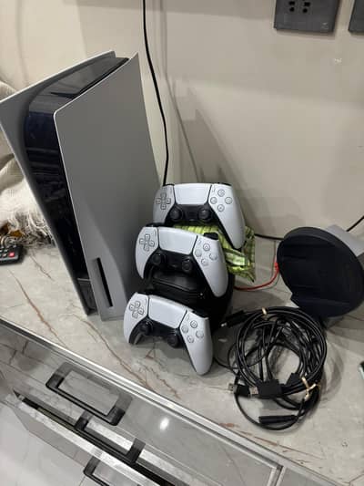 PS5 Disc Edition 825GB+3 Original Controllers, Excellent Condition