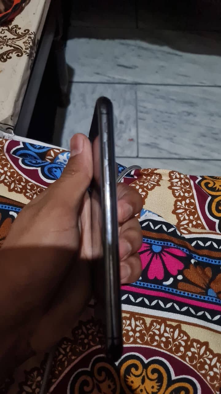 Apple iPhone X 3
