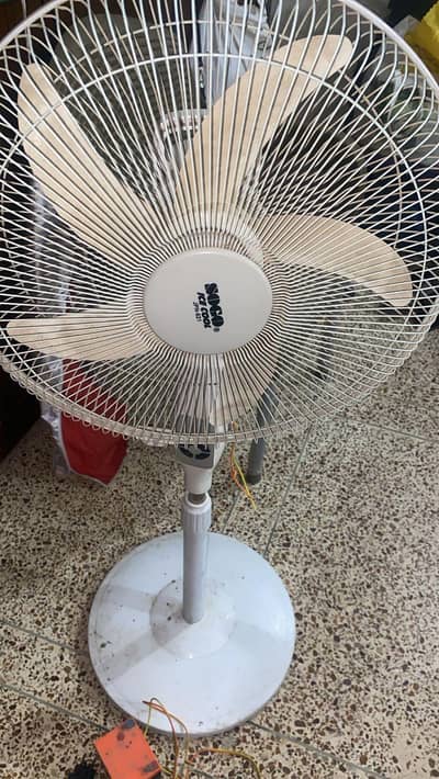Asalam o alaikum I'm selling My fan with rechargeable battery.