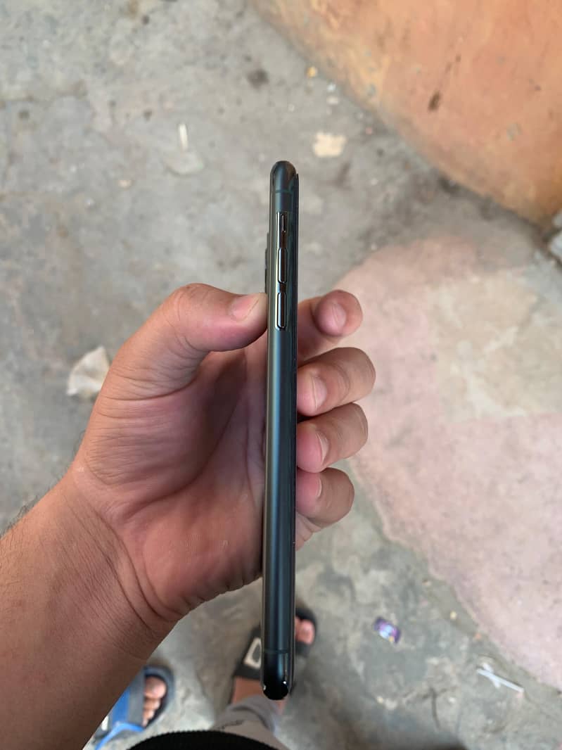Apple iPhone 11 Pro Max 2