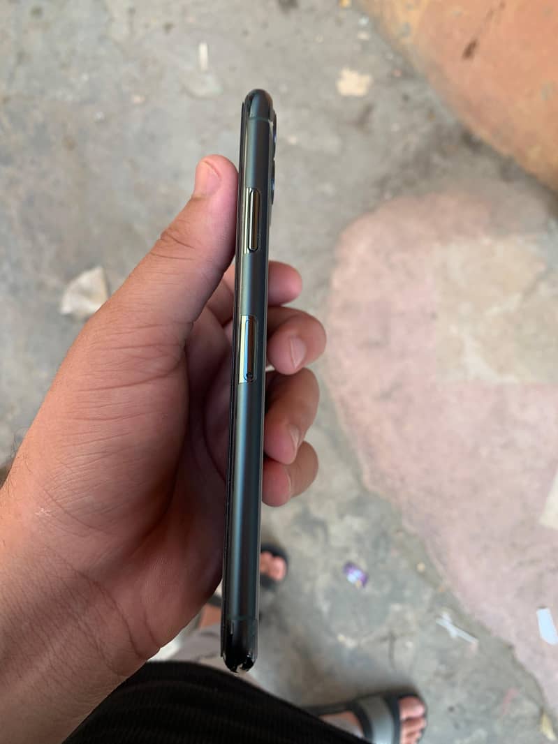 Apple iPhone 11 Pro Max 5