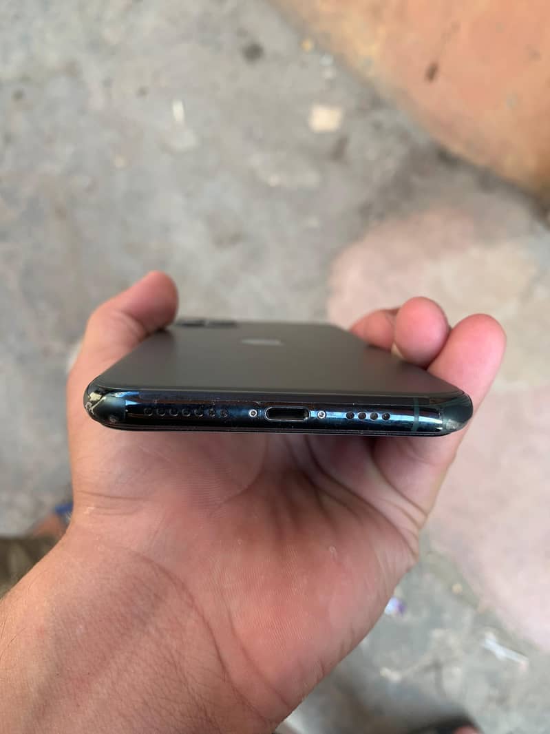 Apple iPhone 11 Pro Max 6