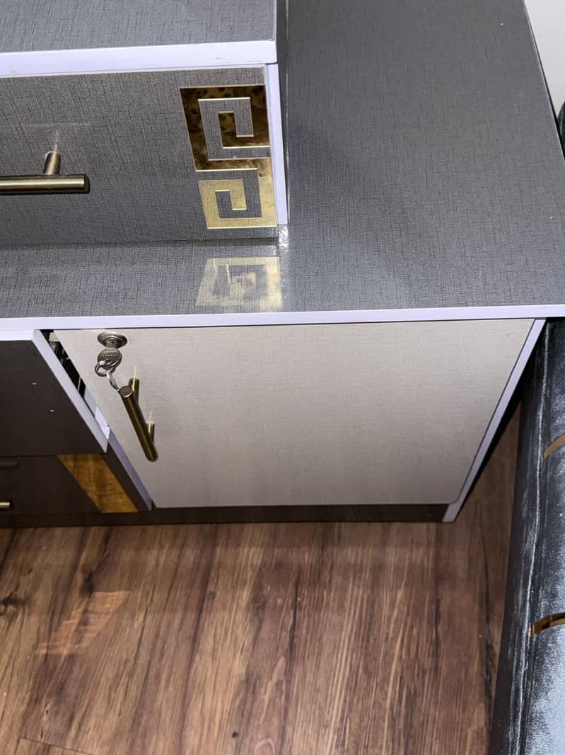 Dressingtable 1