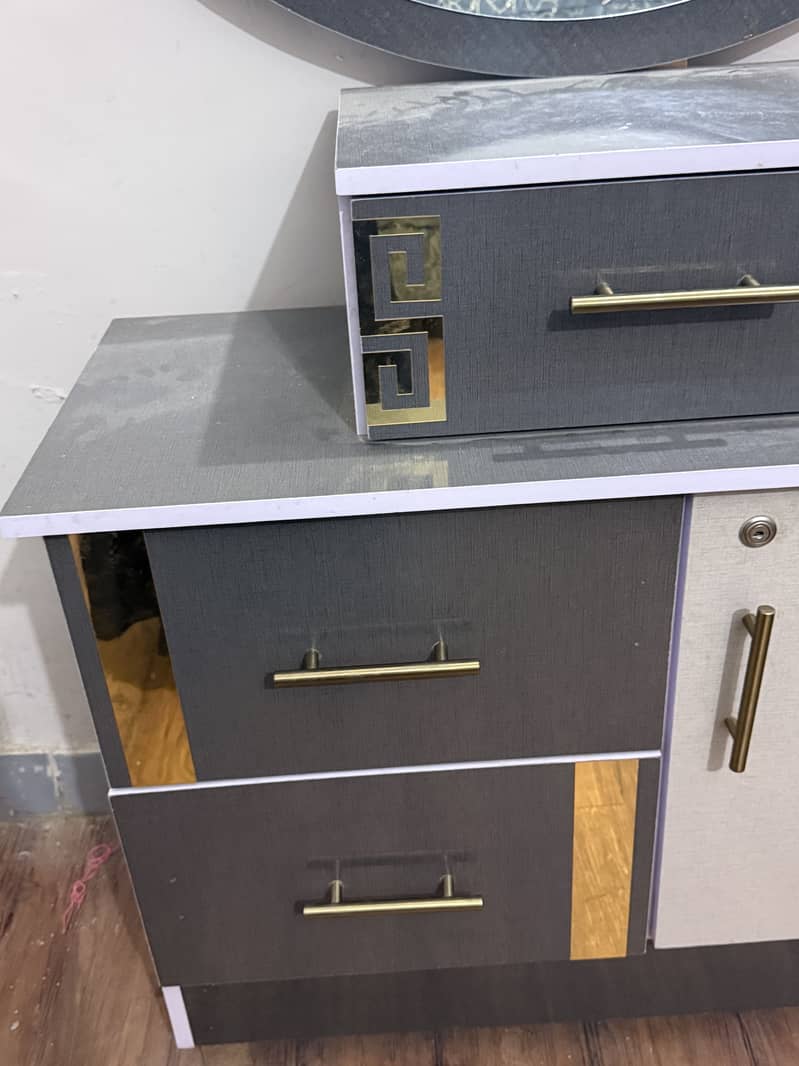 Dressingtable 3