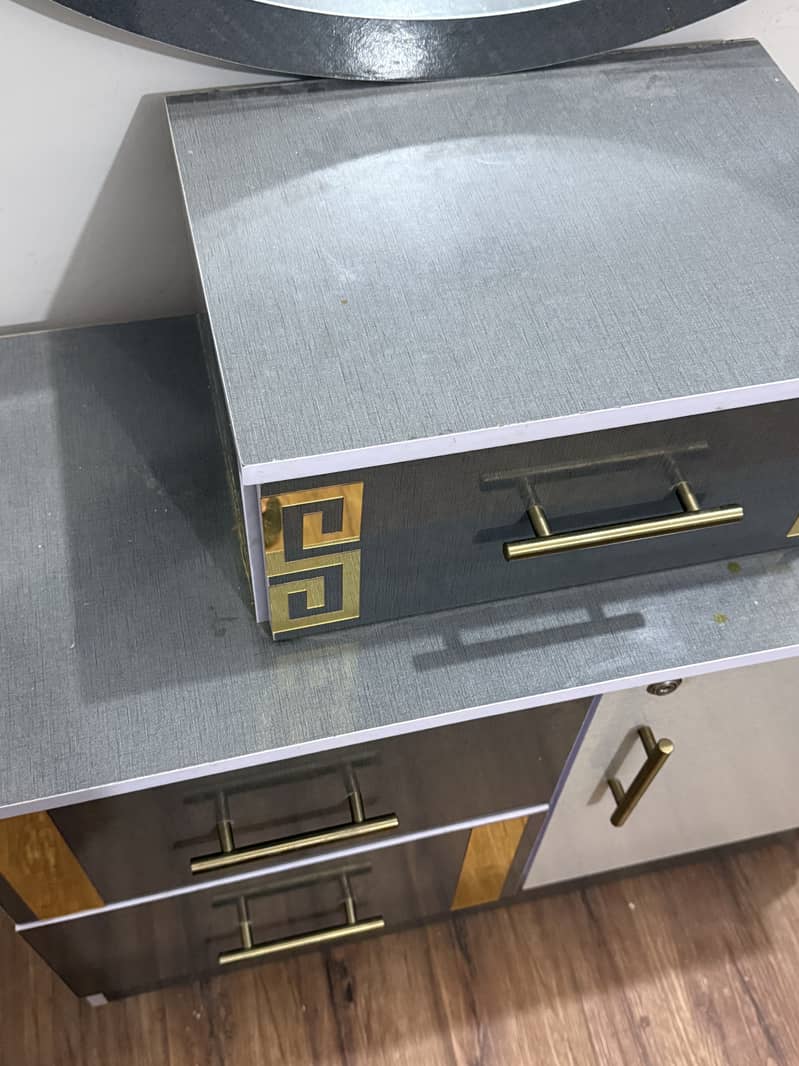 Dressingtable 4