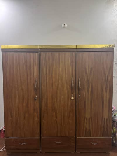 3 Door Wardrobe in Mint Condition, Slightly used just 1 year