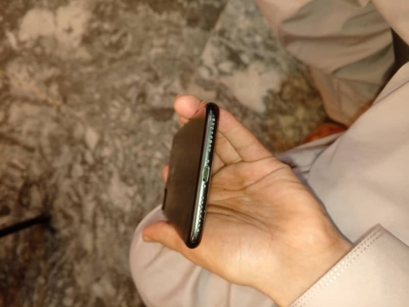 Apple iPhone 7 Plus 4