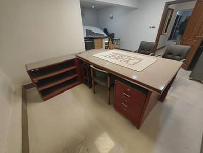 Executive office table made with sheesham plywood