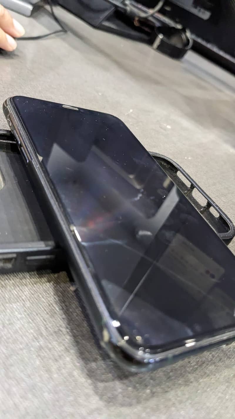Apple iPhone 11 Pro 2