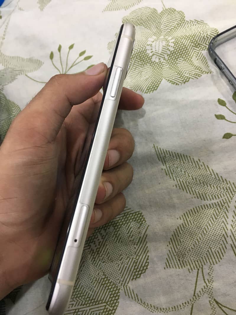 Apple iPhone 11 3