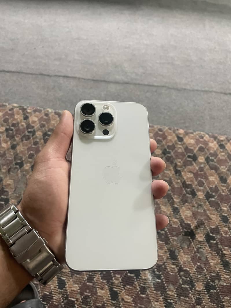 Apple iPhone 15 Pro Max 0