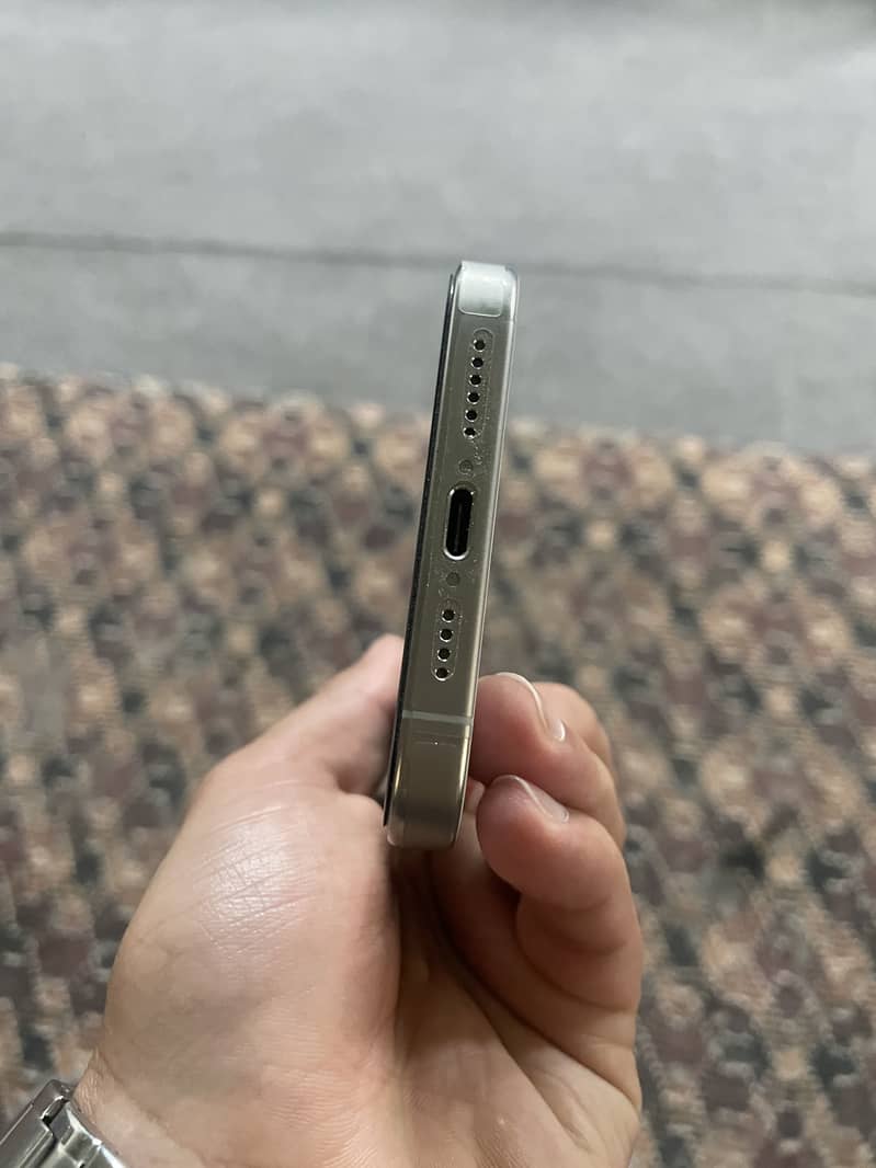 Apple iPhone 15 Pro Max 1