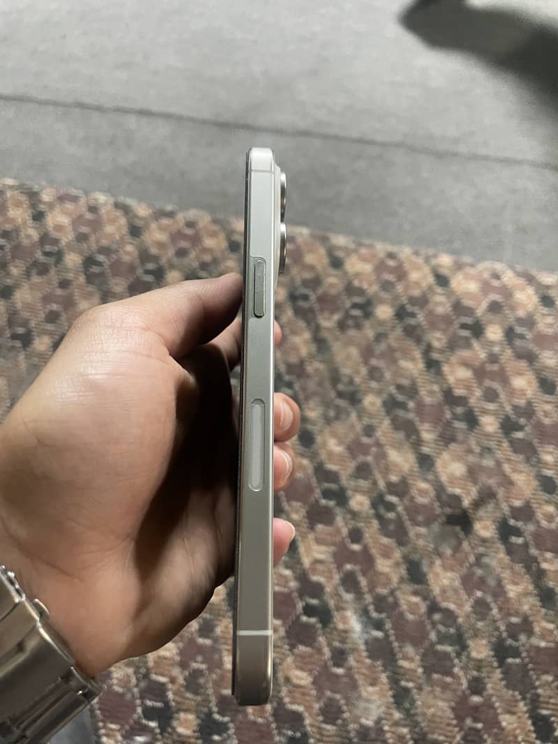 Apple iPhone 15 Pro Max 2