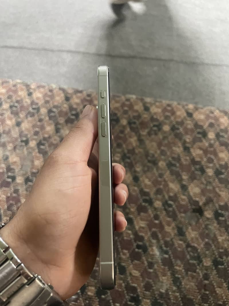 Apple iPhone 15 Pro Max 3