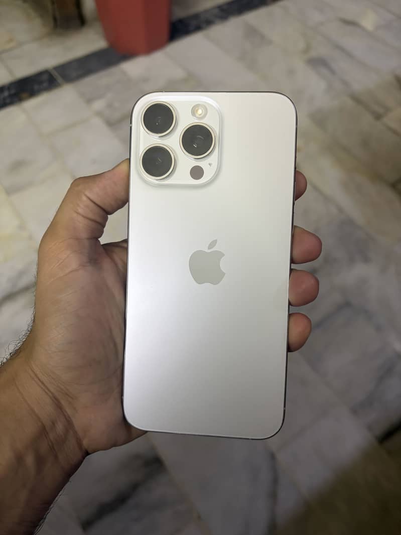 Apple iPhone 15 Pro Max 1