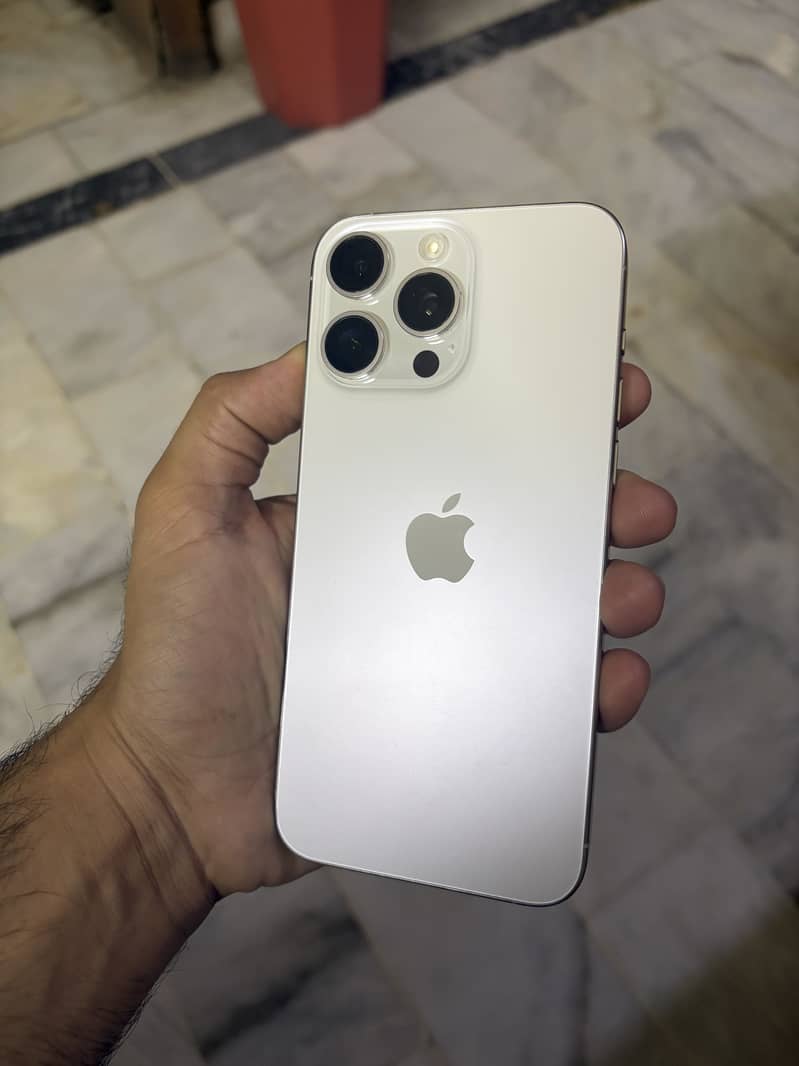Apple iPhone 15 Pro Max 2