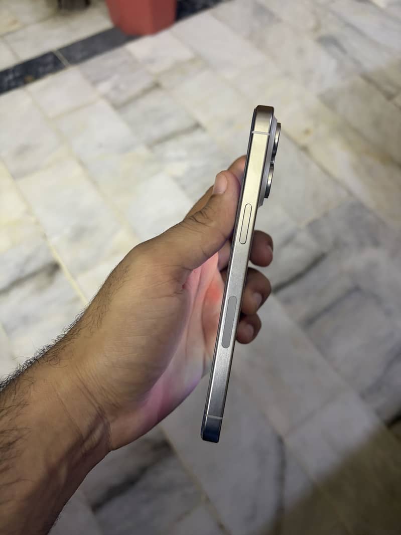 Apple iPhone 15 Pro Max 3
