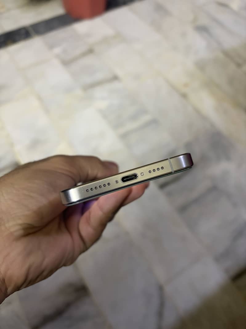 Apple iPhone 15 Pro Max 5