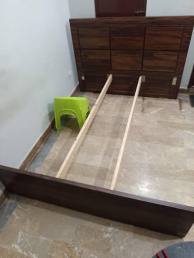 wooden queen size bed
