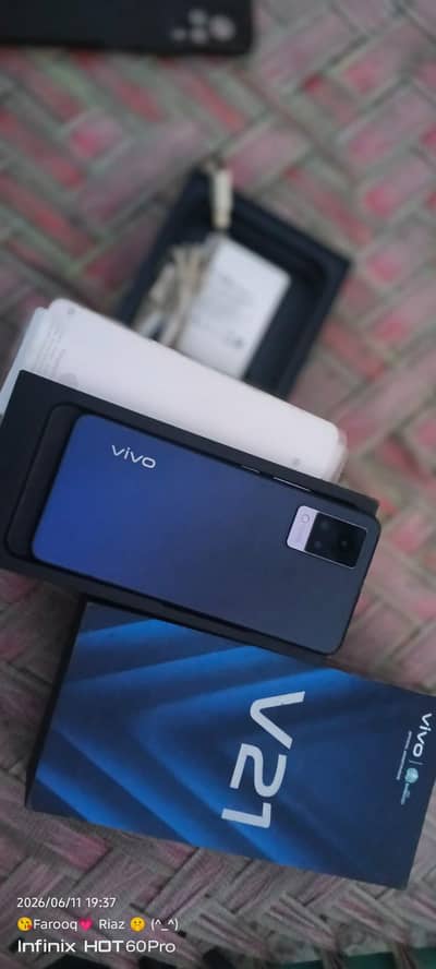 VIVO V21