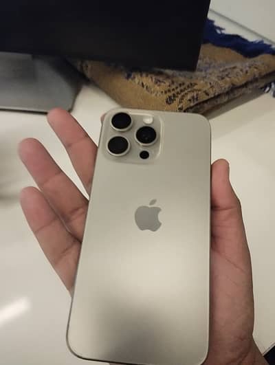 Apple iPhone 15 Pro Max non pta with box cable