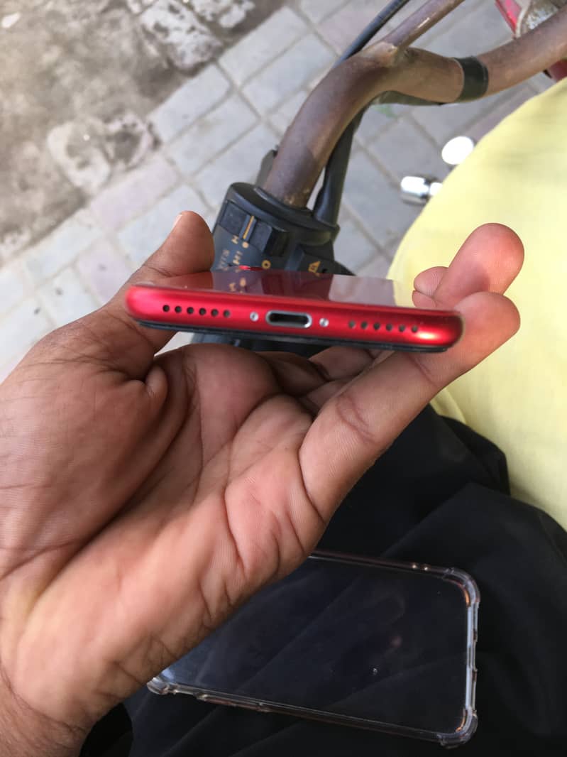 Apple iPhone 8 1